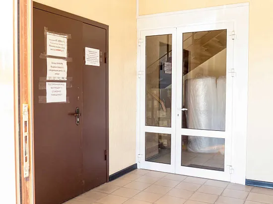 Вход в здание для посетителей