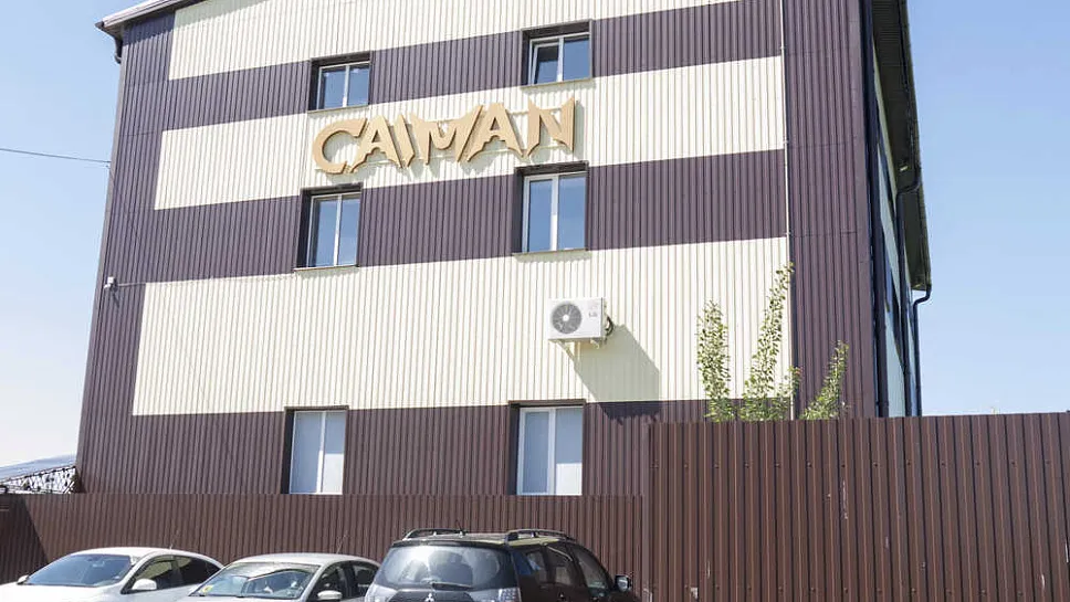 Офисное здание Кайман парковка