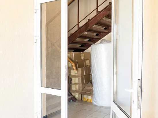 Вход для посетителей торогового зала