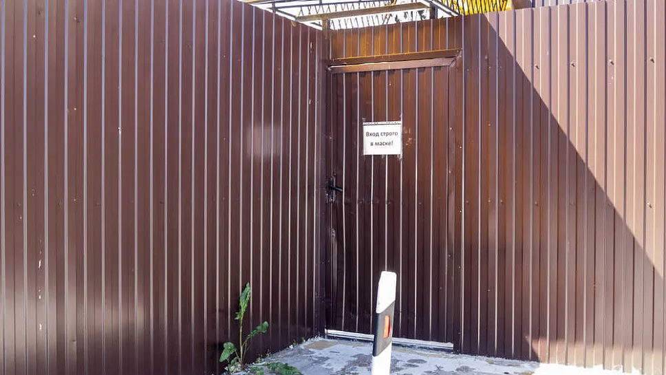 Вход с парковки для посетителей