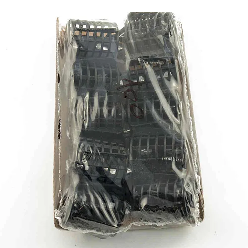 Кормушка IVVA "Вампир пластик" 100 гр (10шт. в упак.)