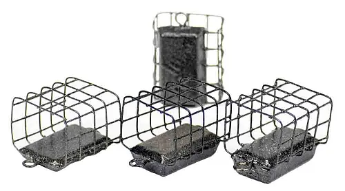 Кормушка IVVA "Пикер квардрат" 40 гр (10шт. в упак.)